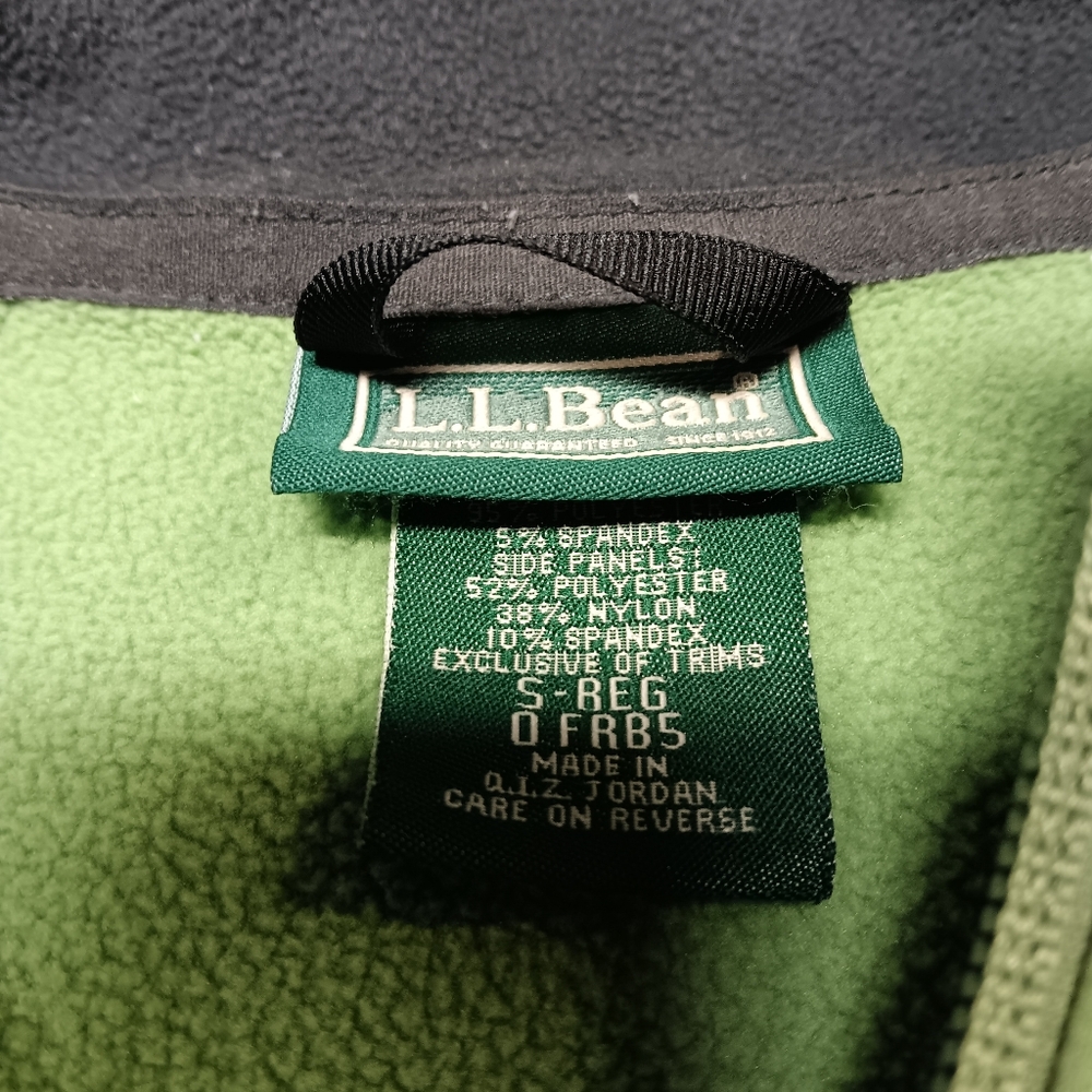 L.L. BEAN WOMEN'S SIZE SMALL LIME GREEN FRONT ZIPPER SIDE POCKET SWEATSHIRT. - Picture 2 of 8